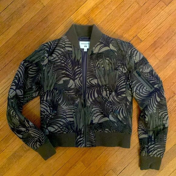 Carine Roitfeld X Uniqlo Jungle Bomber - Picture 2 of 7